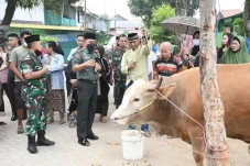 Pangdam Hasanuddin Serahkan...