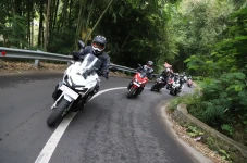 6 Tips Mengendarai Motor...