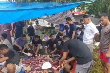 Berbagi Kepada Sesama,...