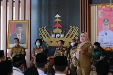 Bupati Winarti Gelar...