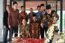Dekopin Ikrar Lawan...