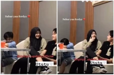 Putri Delina Bercanda...