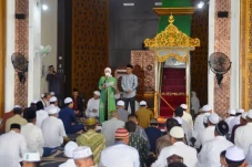 Bupati Ajak Doakan Jemaah...