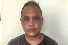 Ancam Tikam Korban dengan...