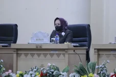Bupati Winarti Hadiri...