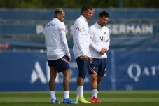 PSG Pusing! Mbappe,...