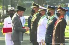 Jokowi Lantik Perwira...