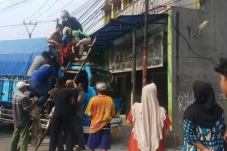 Pekerja Bangunan Nyaris...