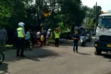 Gagal Nyalip Truk, Penumpang...