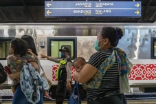 Terapkan Syarat Vaksin...