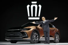Kejutan, Toyota Crown...