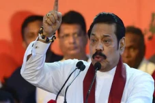 Presiden Rajapaksa Lengser,...