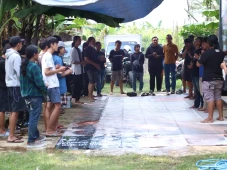 Pertama Kali, Komunitas...
