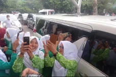 Momen Prabowo Diserbu...