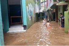 Banjir di Kampung Melayu...