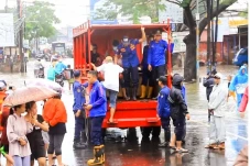Hujan Mereda, Banjir...