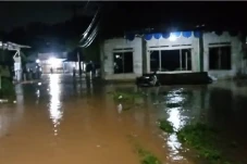 Banjir dan Longsor Kepung...
