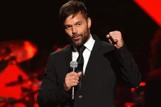 Ricky Martin Tepis Tuduhan...