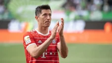Barcelona Resmikan Robert...