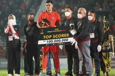 Juara, Arema FC Digelontor...