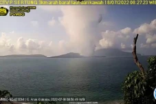 Anak Krakatau Erupsi...