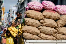 Warga Sri Lanka Menjerit,...