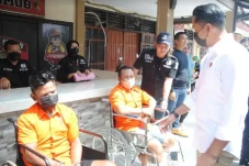 2 Perampok Sadis Bersenjata...