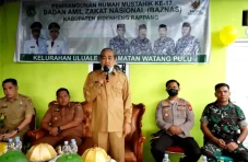Bupati Sidrap Serahkan...