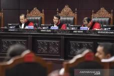 MK Tolak Legalisasi...