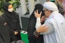 Disambut Keluarga di...