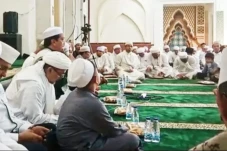 Habib Rizieq Bebas,...
