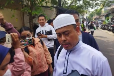 Bebas Bersyarat, Habib...
