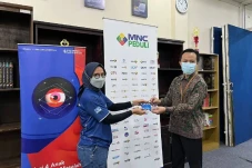 MNC Peduli Bersama Essilor...