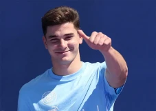 Debut Julian Alvarez...