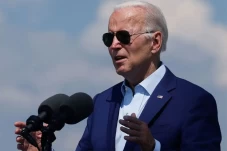 Joe Biden Positif Covid-19,...