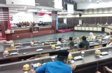 Gubernur Sudirman Tak...