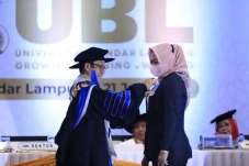Bupati Winarti Raih...