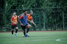 Persebaya Tantang Persikabo...