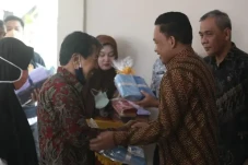 Kain Seragam Sekolah...