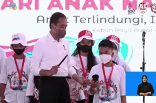 Hadiri Peringatan Hari...