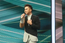 Bawakan Lagu Sabda Cinta,...