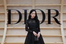 Jisoo BLACKPINK Dinobatkan...