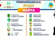 Maros Raih Penghargaan...
