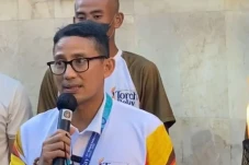 Sandiaga Uno Berpantun...