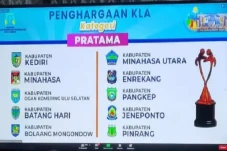 Kabupaten Pinrang Raih...