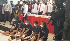 Pembunuh Bayaran Istri...