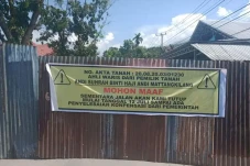 Warga di Kota Palopo...