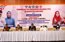 BKKBN Puji Gotong Royong...