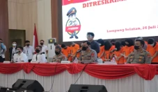 2 Selebgram dan 25 Admin...