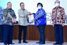 BPK Serahkan LHP ke...